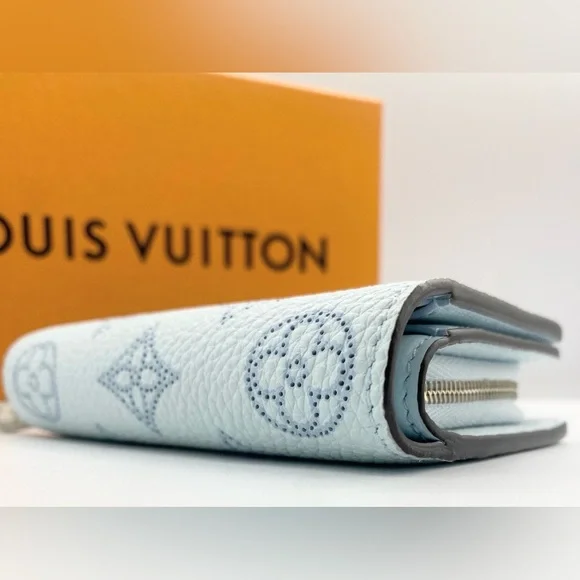 Louis Vuitton Mahina Portefeuille Cléa M82330 Wallet - Picture 5 of 16